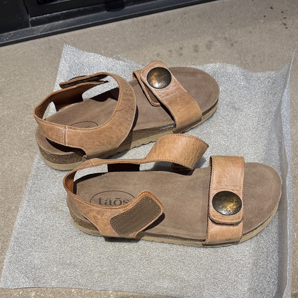 Taos Footwear Women's Brown Sandals with Gold Accents